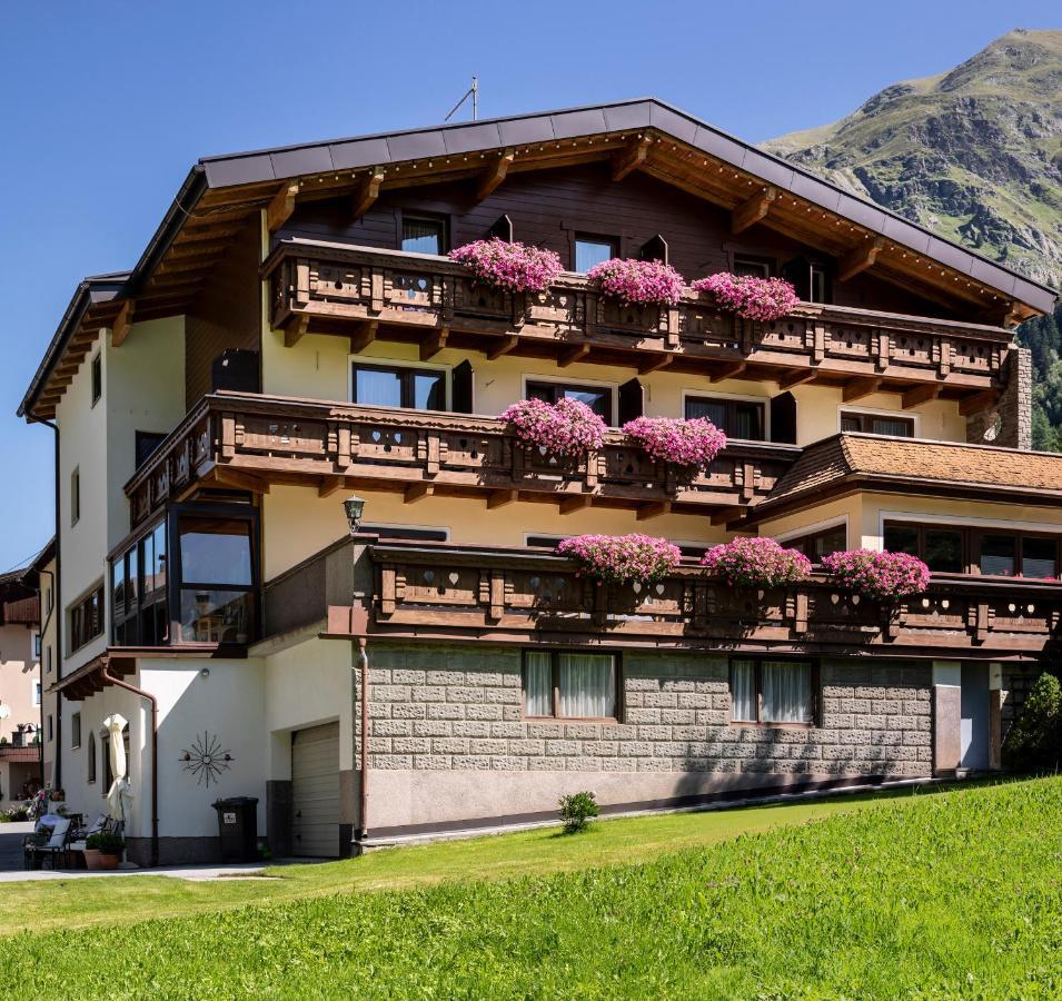 Haus Elisabeth Hotel Sankt Leonhard im Pitztal Luaran gambar