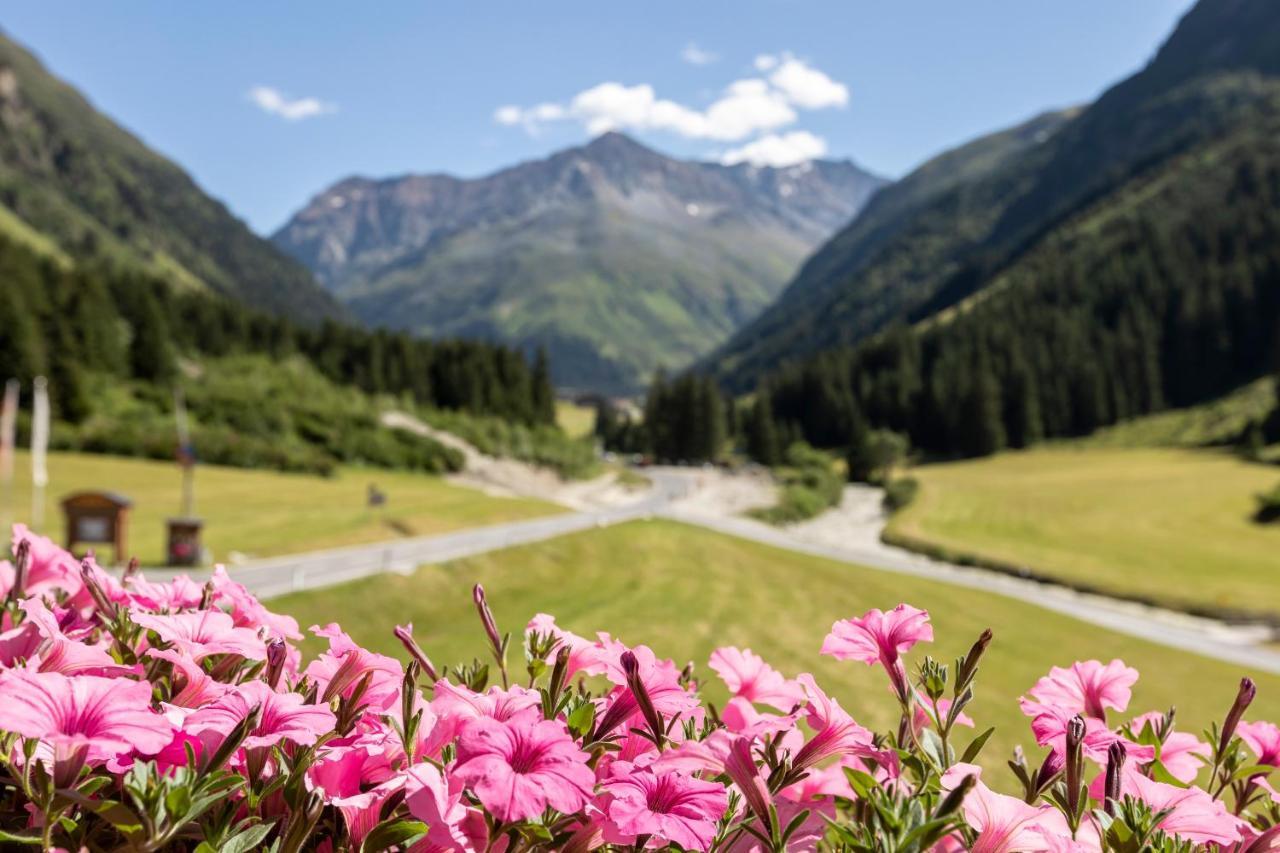 Haus Elisabeth Hotel Sankt Leonhard im Pitztal Luaran gambar